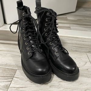 Women’s Winter combat boots 🥾 Steve Madden